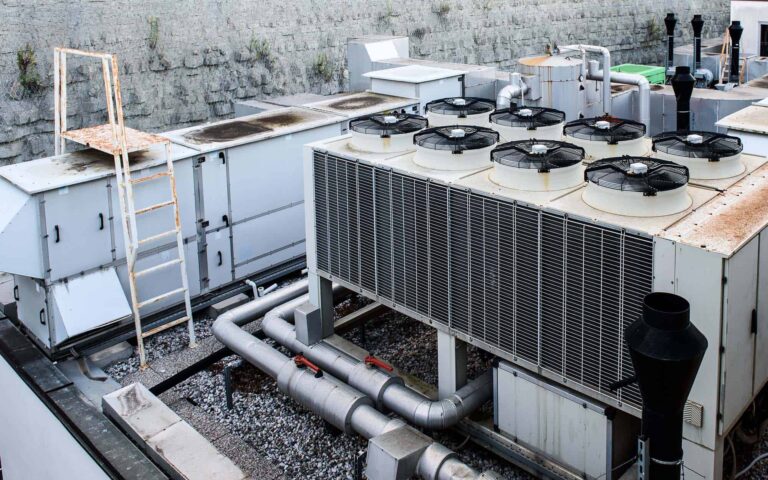 Commercial HVAC rooftop unit with air filtration system and cooling fans