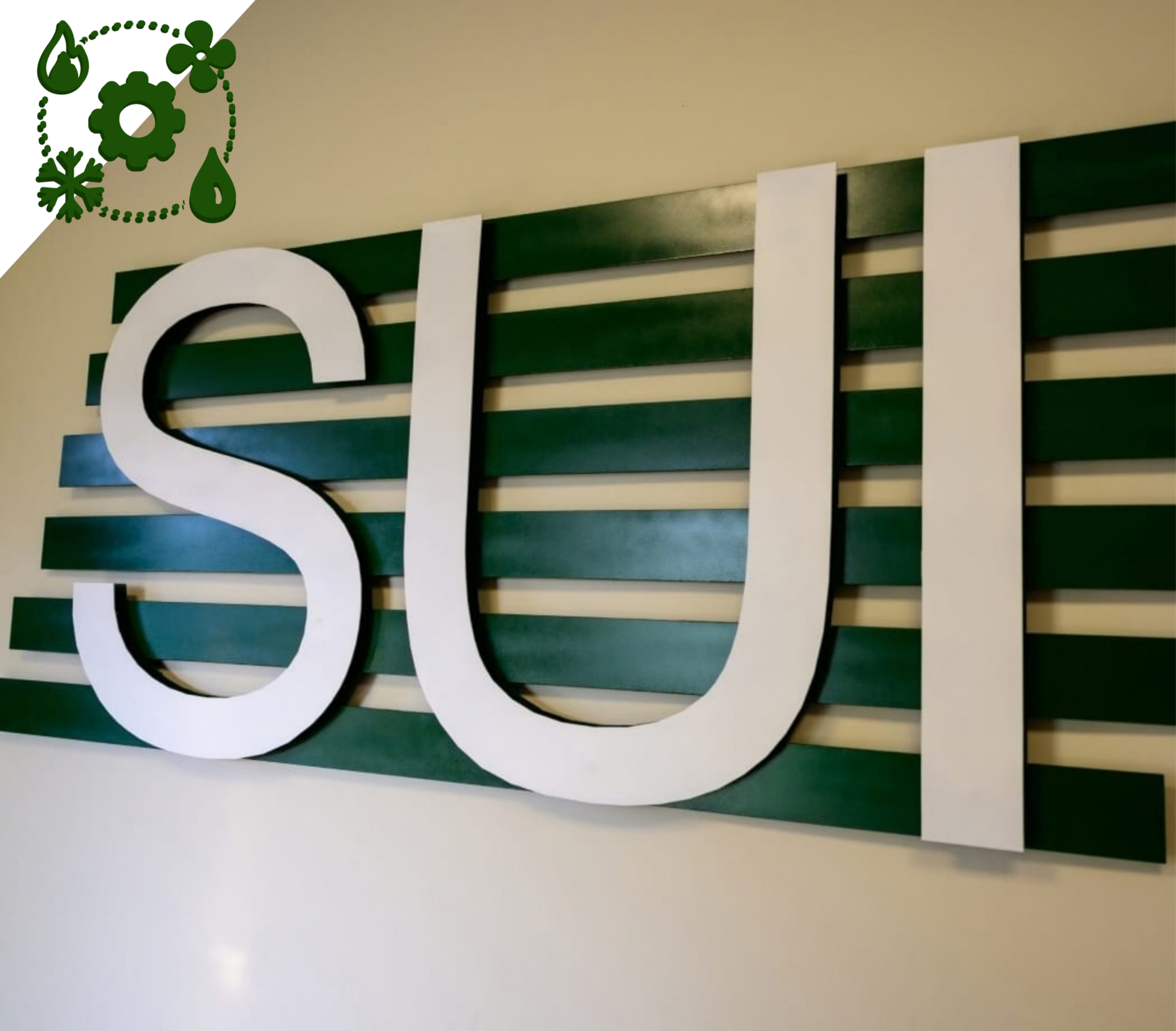 A metal sign showing SUI for Service Unlimited inc